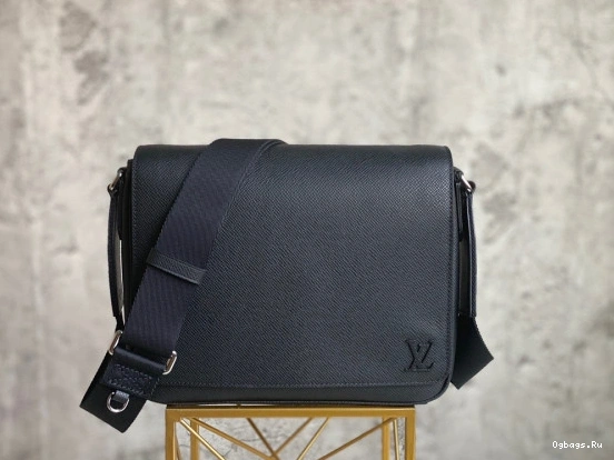 VUITTON DISTRICT LOUIS PM 0402